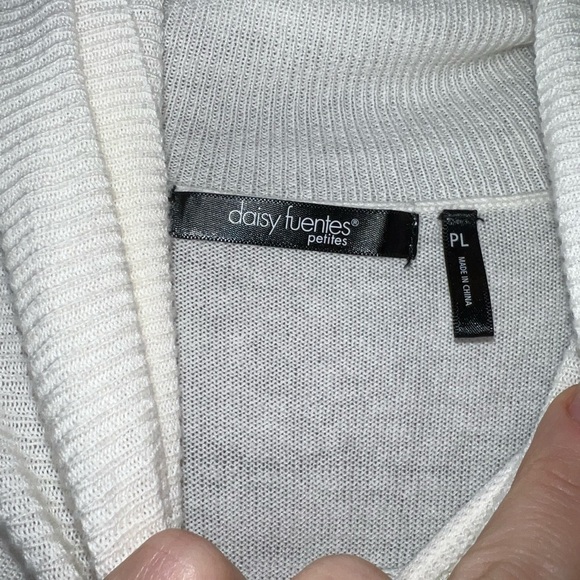 Daisy Fuentes Cream Turtleneck Sweater, Size PL - Like New - Picture 5 of 7